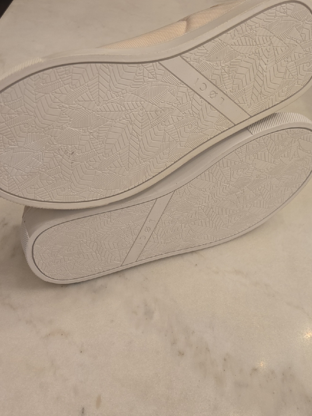 NWOT LOCI "Nine"Low Top Vegan Sneakers. EU 37. US 6.5 - Picture 6 of 10